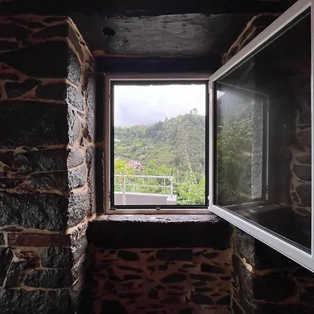 Casa Duque 3-bedroom Mountain Retreat With Terrace & Parking Casa vacanze Santana (Madeira)