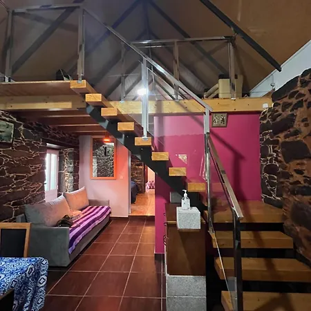 Casa Duque 3-bedroom Mountain Retreat With Terrace & Parking * Santana (Madeira)
