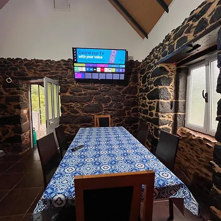 Casa Duque 3-bedroom Mountain Retreat With Terrace & Parking *