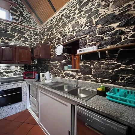Casa vacanze Casa Duque 3-bedroom Mountain Retreat With Terrace & Parking
