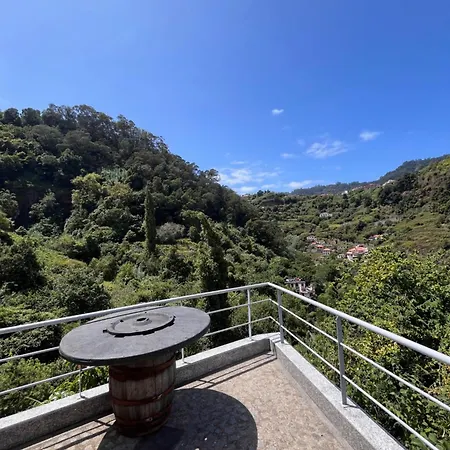 Casa Duque 3-bedroom Mountain Retreat With Terrace & Parking Santana (Madeira)