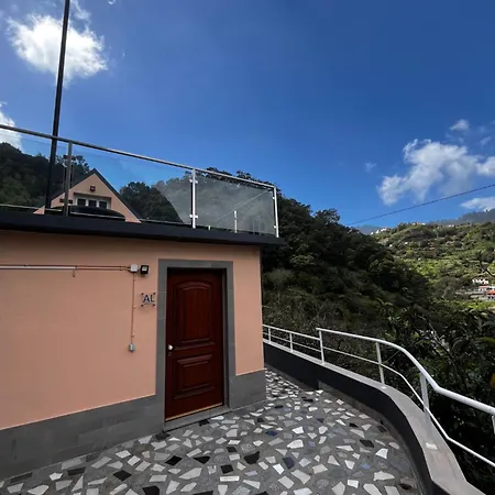 Casa Duque 3-bedroom Mountain Retreat With Terrace & Parking * Santana (Madeira)